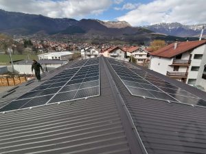 Solari na krovu poslovnog objekta